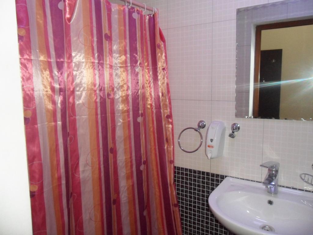 Kuze Hostel Almaty Extérieur photo